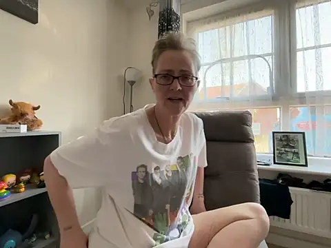 Curvy-Jinx online show from March 19, 2026, 8:29 am