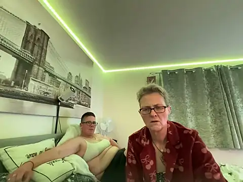 Curvy-Jinx online show from April 21, 2026, 8:01 pm