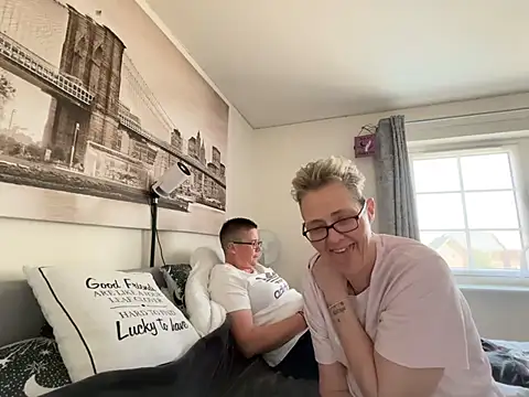 Curvy-Jinx online show from April 22, 2026, 9:44 am