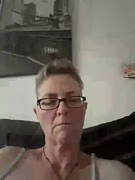 Snapshot of Curvy-Jinx chatting on July 1, 2026, 8:08 pm Curvy-Jinx online show from July 1, 2026, 8:08 pm