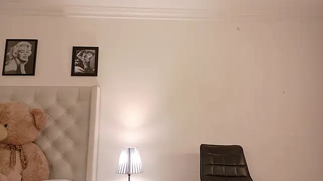 Angely Sweet online show from April 21, 2026, 1:42 am