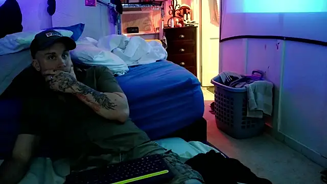 Luv2SuckBWC92 online show from September 23, 2025, 2:03 am