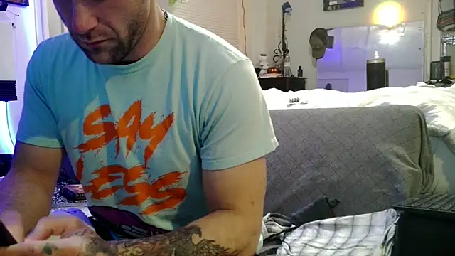 Luv2SuckBWC92 online show from November 29, 2025, 2:47 am