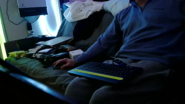 Luv2SuckBWC92 online show from December 2, 2025, 12:21 pm