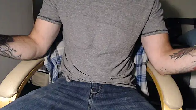 Snapshot of Luv2SuckBWC92 chatting on June 12, 2026, 5:50 am Luv2SuckBWC92 online show from June 12, 2026, 5:50 am