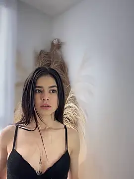 Sofi Leal online show from October 4, 2025, 12:36 pm