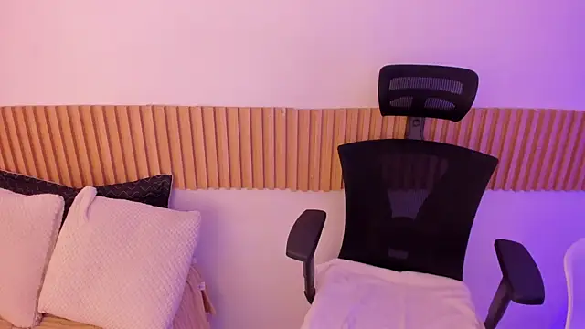 Snapshot of OliviaSweett chatting on October 2, 2025, 8:16 pm OliviaSweett online show from October 2, 2025, 8:16 pm