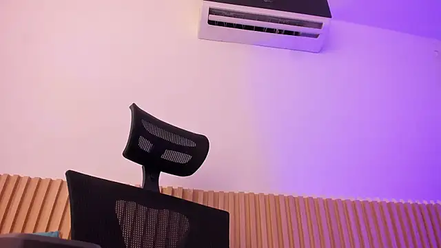 Snapshot of OliviaSweett chatting on October 26, 2025, 6:03 pm OliviaSweett online show from October 26, 2025, 6:03 pm