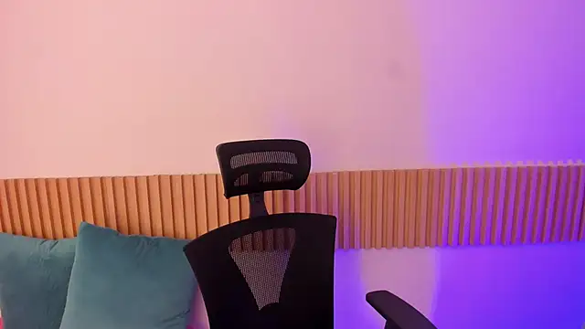 Snapshot of OliviaSweett chatting on October 29, 2025, 6:53 pm OliviaSweett online show from October 29, 2025, 6:53 pm