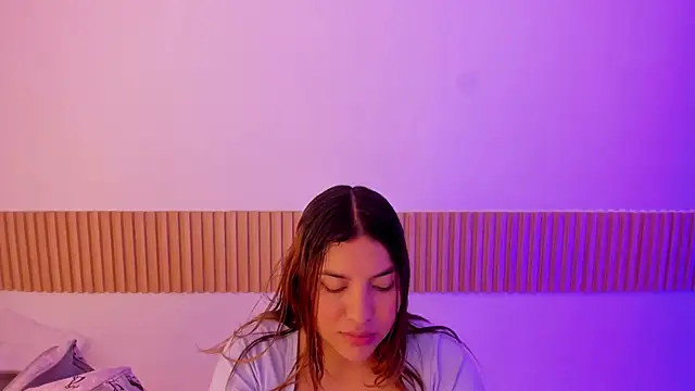 Snapshot of OliviaSweett chatting on November 19, 2025, 7:14 pm OliviaSweett online show from November 19, 2025, 7:14 pm