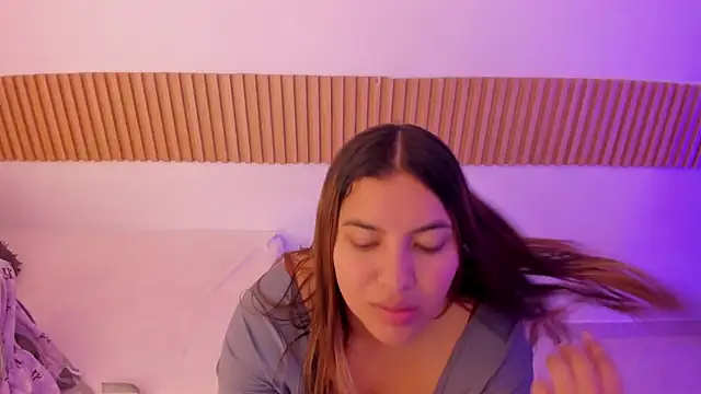 Snapshot of OliviaSweett chatting on November 21, 2025, 6:50 pm OliviaSweett online show from November 21, 2025, 6:50 pm