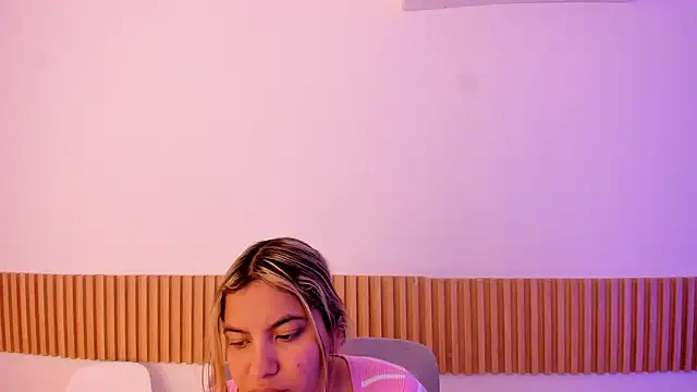 Snapshot of OliviaSweett chatting on February 2, 2026, 6:50 pm OliviaSweett online show from February 2, 2026, 6:50 pm