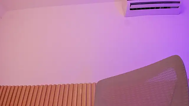 Snapshot of OliviaSweett chatting on February 7, 2026, 7:17 pm OliviaSweett online show from February 7, 2026, 7:17 pm