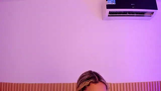 Snapshot of OliviaSweett chatting on February 23, 2026, 7:00 pm OliviaSweett online show from February 23, 2026, 7:00 pm