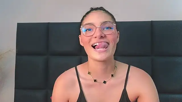 LunaAspen  online show from April 8, 2026, 5:57 pm