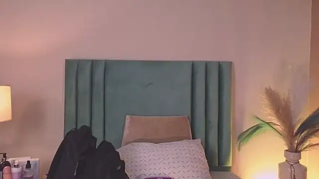 LunaAspen  online show from April 21, 2026, 5:50 pm