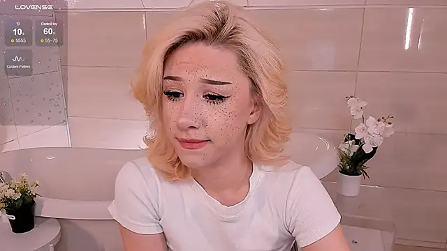 Necucub online show from September 10, 2025, 4:01 am