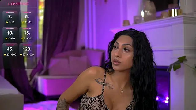 EmaHallee online show from October 12, 2025, 7:29 am