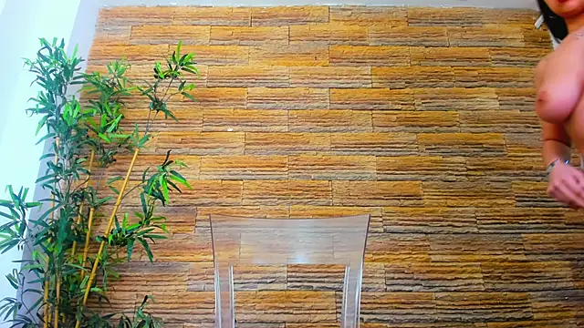 Cupcake Izzy online show from April 14, 2026, 5:02 am