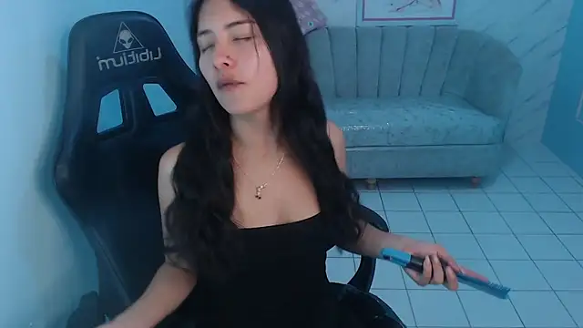 victoria hernandez t  online show from April 18, 2026, 1:04 pm