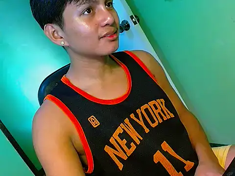 Snapshot of Alexx_143 chatting on July 17, 2026, 12:45 pm Alexx 143 online show from July 17, 2026, 12:45 pm
