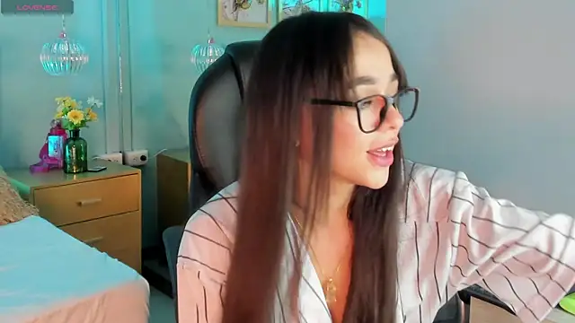 TifannyWolf  online show from November 11, 2025, 4:23 am