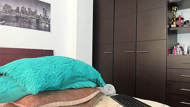 AntonyDAngelo25 online show from January 13, 2026, 6:13 pm