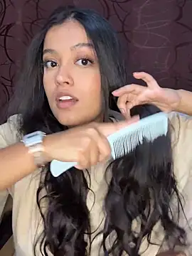 Camila Bustamante online show from October 13, 2025, 11:38 pm