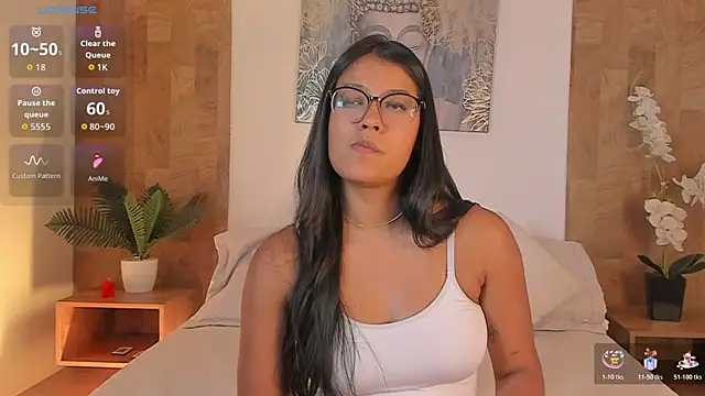 Camila Bustamante online show from April 13, 2026, 8:58 pm