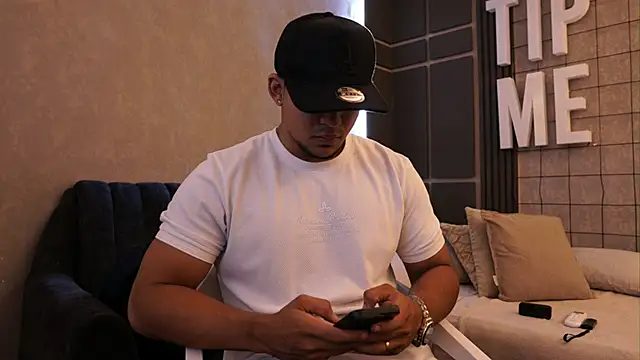 Snapshot of Thiago_Valente chatting on May 30, 2026, 1:41 pm Thiago Valente online show from May 30, 2026, 1:41 pm
