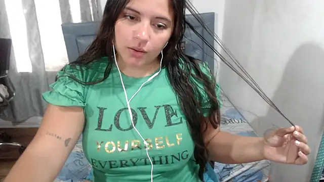 Snapshot of sarah_aguilar chatting on May 19, 2026, 3:51 pm sarah aguilar online show from May 19, 2026, 3:51 pm