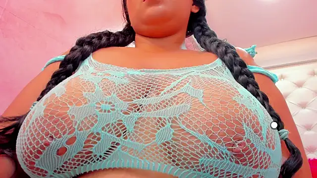 samantamilk6 online show from November 12, 2025, 6:08 pm