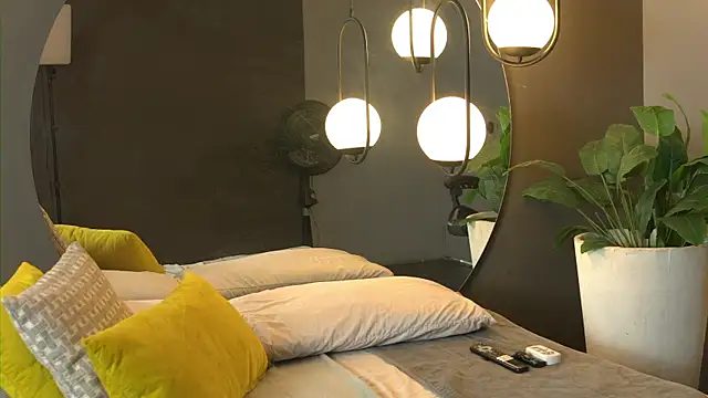 Snapshot of Ariaa_Isabell chatting on July 8, 2026, 6:45 pm Ariaa Isabell online show from July 8, 2026, 6:45 pm