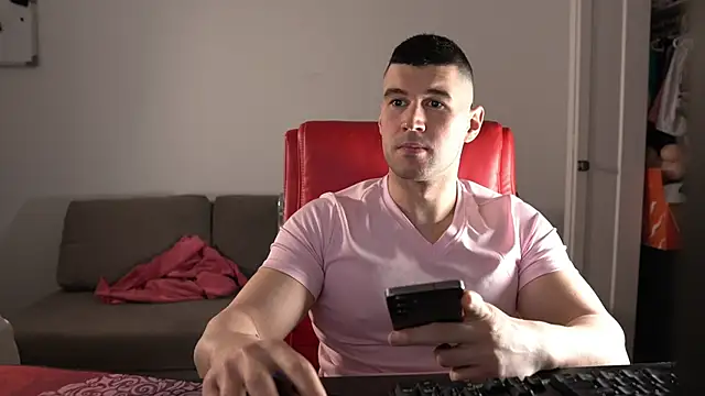 Sand0w online show from April 22, 2026, 11:50 pm