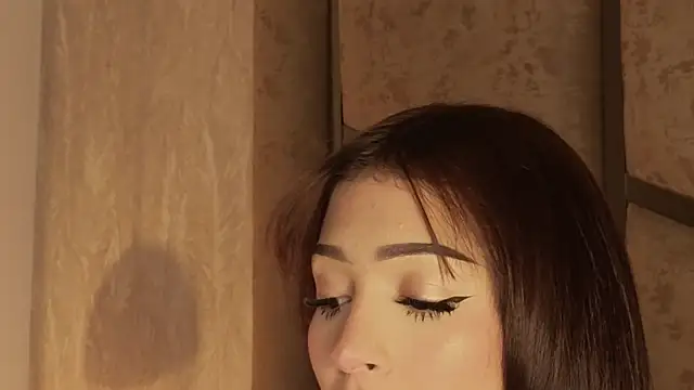 scarlethlux online show from April 9, 2026, 3:28 am