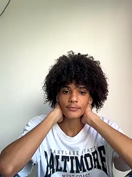 Max Rain online show from October 3, 2025, 7:55 pm