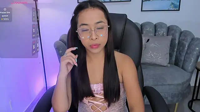 July Adams online show from November 23, 2025, 5:40 am