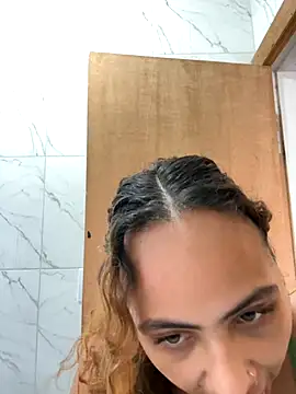 Chloe Leaozinho online show from November 4, 2025, 6:18 pm