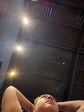 Chloe Leaozinho online show from February 16, 2026, 4:03 pm