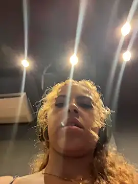 Chloe Leaozinho online show from February 20, 2026, 3:34 pm