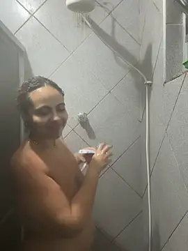 Snapshot of Chloe_Leaozinho chatting on May 27, 2026, 2:08 am Chloe Leaozinho online show from May 27, 2026, 2:08 am