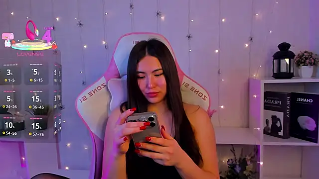 Megan Williamms online show from November 4, 2025, 12:43 am