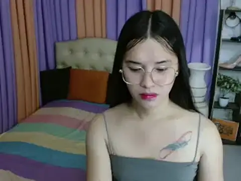 SeductiveAppleTS online show from December 3, 2025, 5:15 am