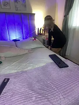 juliana-mancini online show from April 19, 2026, 4:39 pm