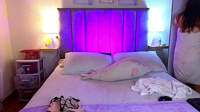 juliana-mancini online show from April 20, 2026, 4:21 pm