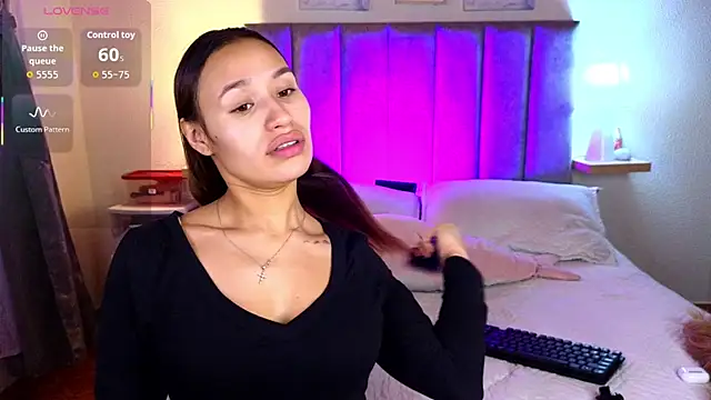 juliana-mancini online show from April 21, 2026, 4:12 pm