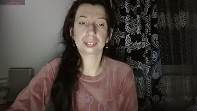 RosieHayes online show from November 28, 2025, 3:36 pm