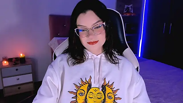 OphelianaRose33 online show from September 21, 2025, 9:05 pm