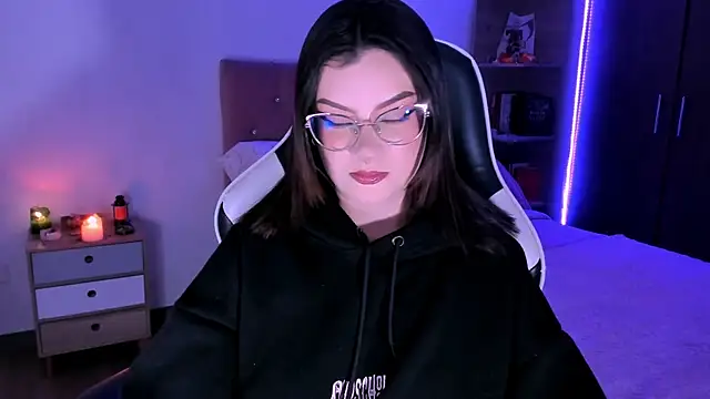 OphelianaRose33 online show from October 30, 2025, 10:54 pm