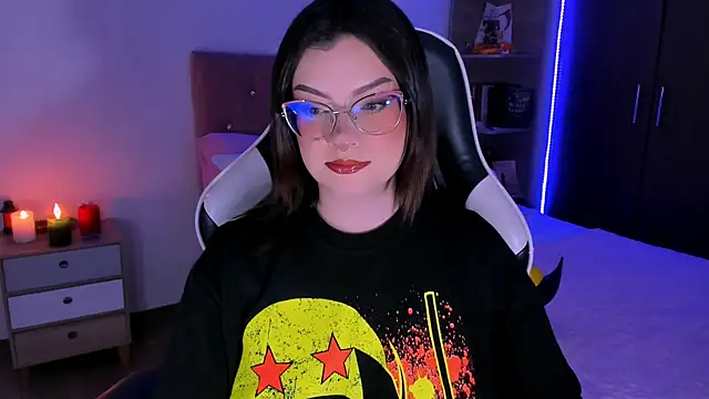 OphelianaRose33 online show from November 15, 2025, 8:16 pm